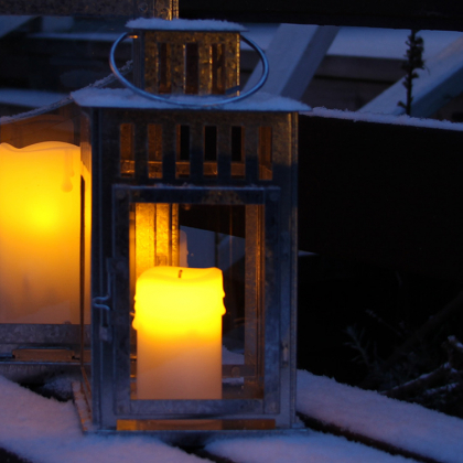 Kynttilä hämärätunnistimella, Pieni valkoinen