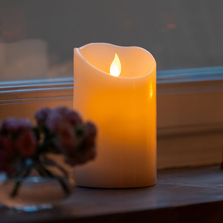 Pöytäkynttilä aidon näköisellä liekillä, 12,5 cm