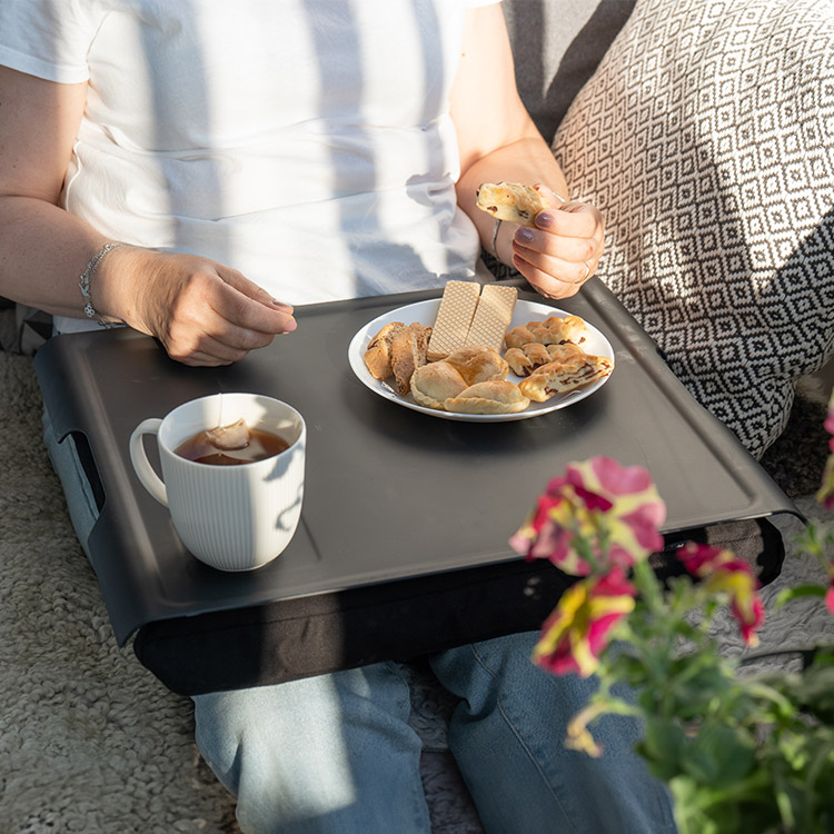 Kumipäällystetty sylitarjotin tyynyllä, Large