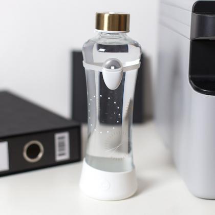 Ulla muistuttaa milloin pitää juoda, Valkoinen