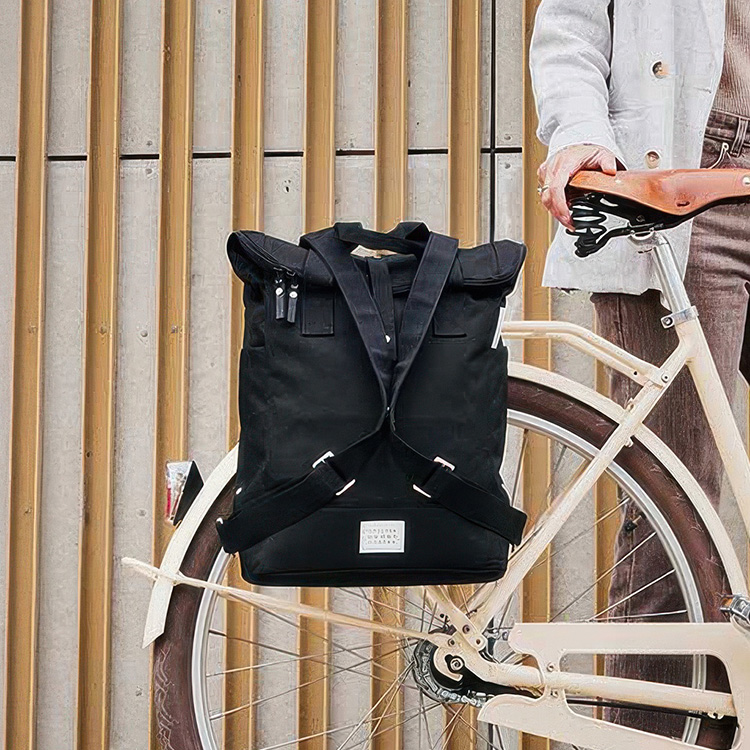 Pyöräilyreppu, musta