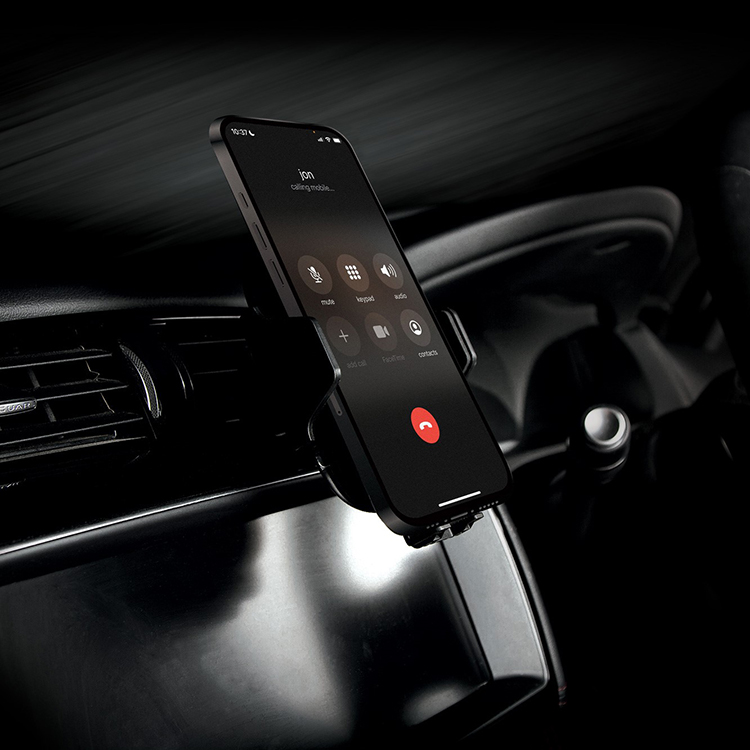 Puhelinteline autoon yleissopivalla kiinnityksellä