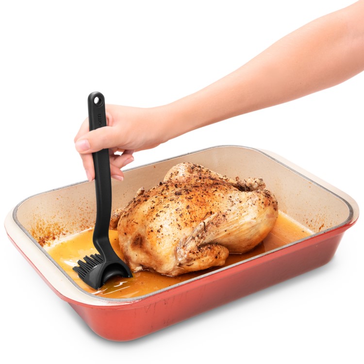 Pullasuti kauhalla, Musta