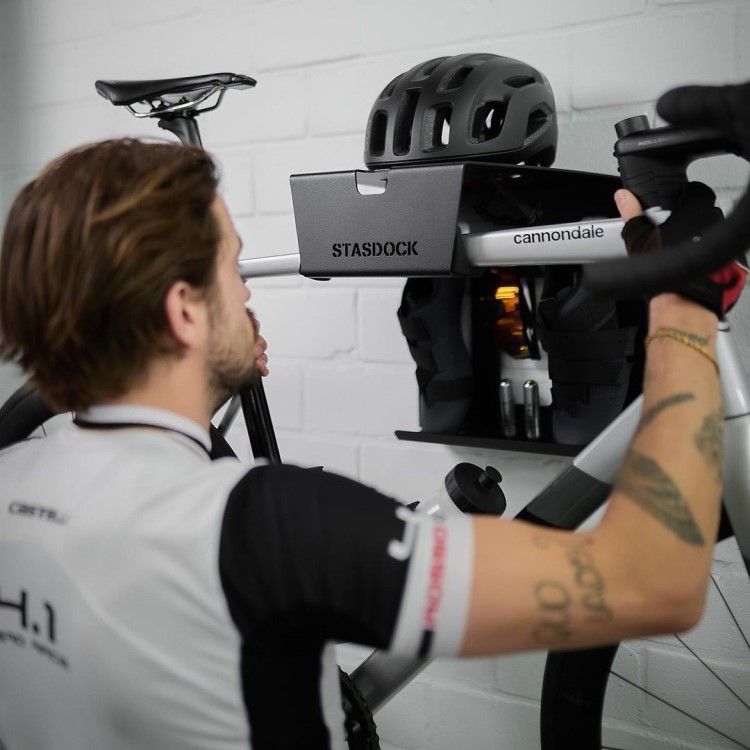 Seinälle kiinnitettävä pyöräteline Stasdock, Musta