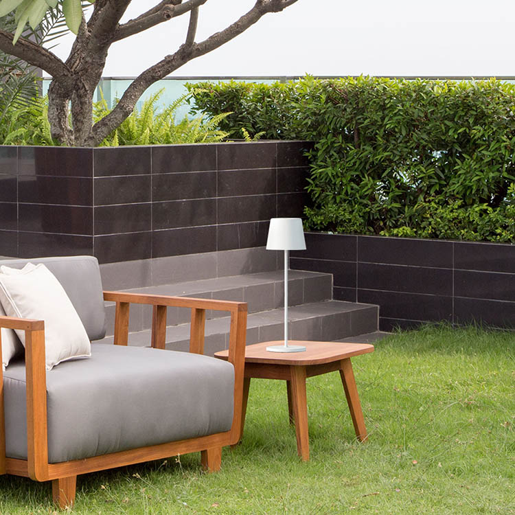 Ladattava pöytävalaisin, Molto Luce Aesta, Valkoinen