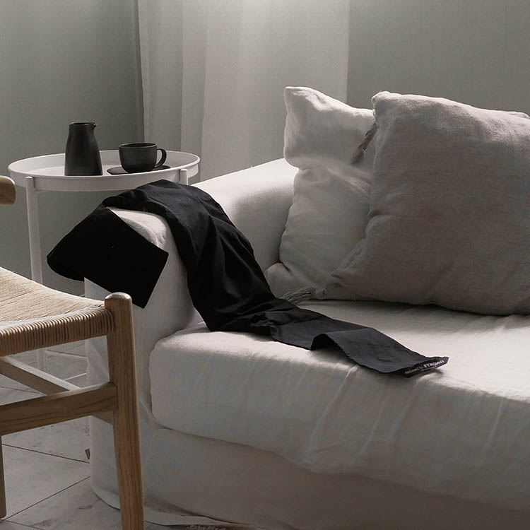 Vehnätyynyvyö, Musta