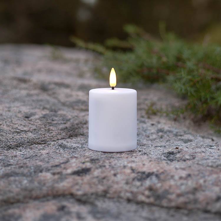 Pieni pöytäkynttilä hämärätunnistimella