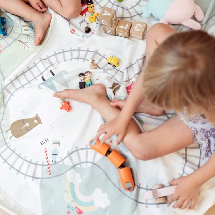 Leikkimatto ja säilytyspussi, Junarata