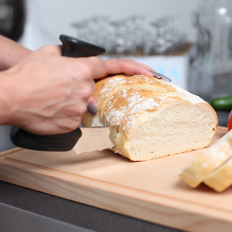 Ergonominen leipäveitsi