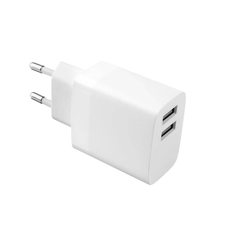 USB-laturi usealla portilla