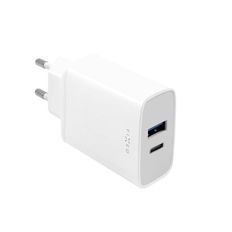USB-laturi usealla portilla