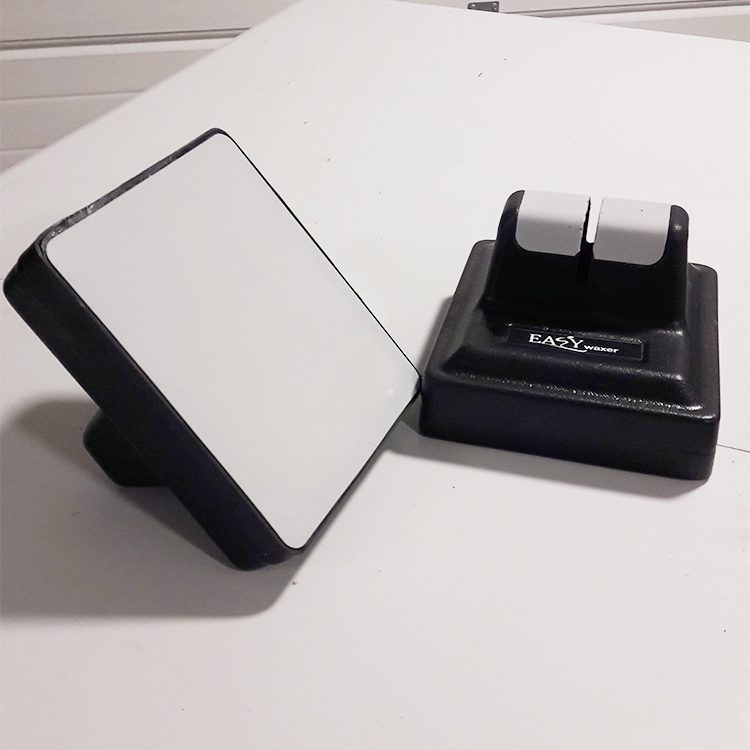 Kannettava vahausteline alppisuksille