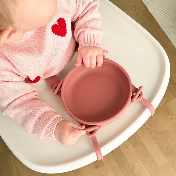 Lasten kulho imukupilla ja hihnalla