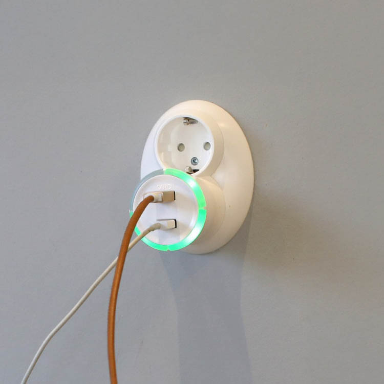 USB-pistorasia ajastimella, Capidi