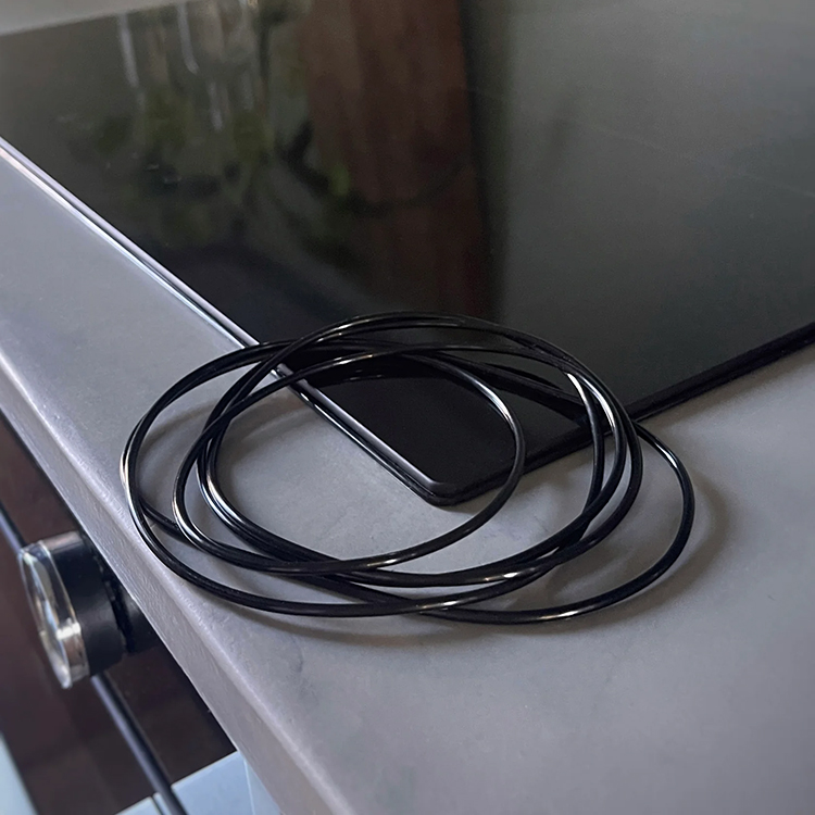 Silikoninauhat liesi