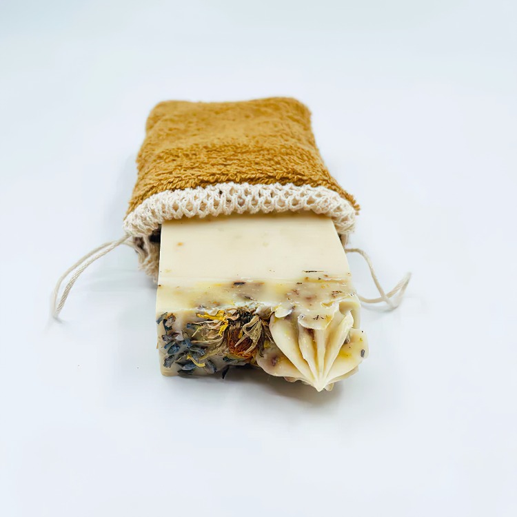 Saippuapussi jossa on kuoriva pinta