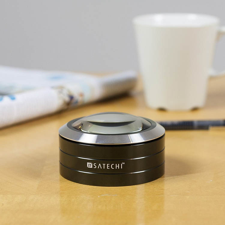 Suurennuslasi valolla