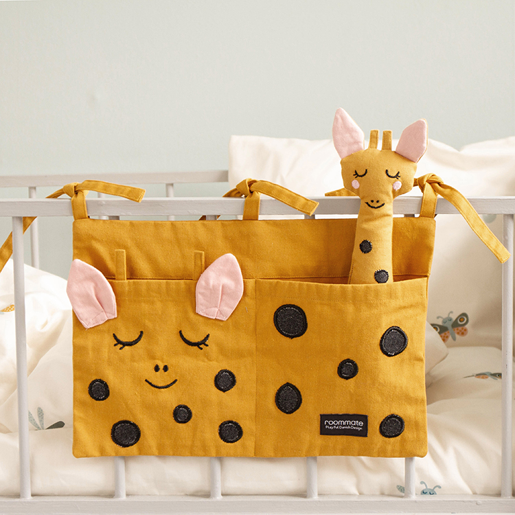 Sängyn tasku pinnasänkyyn