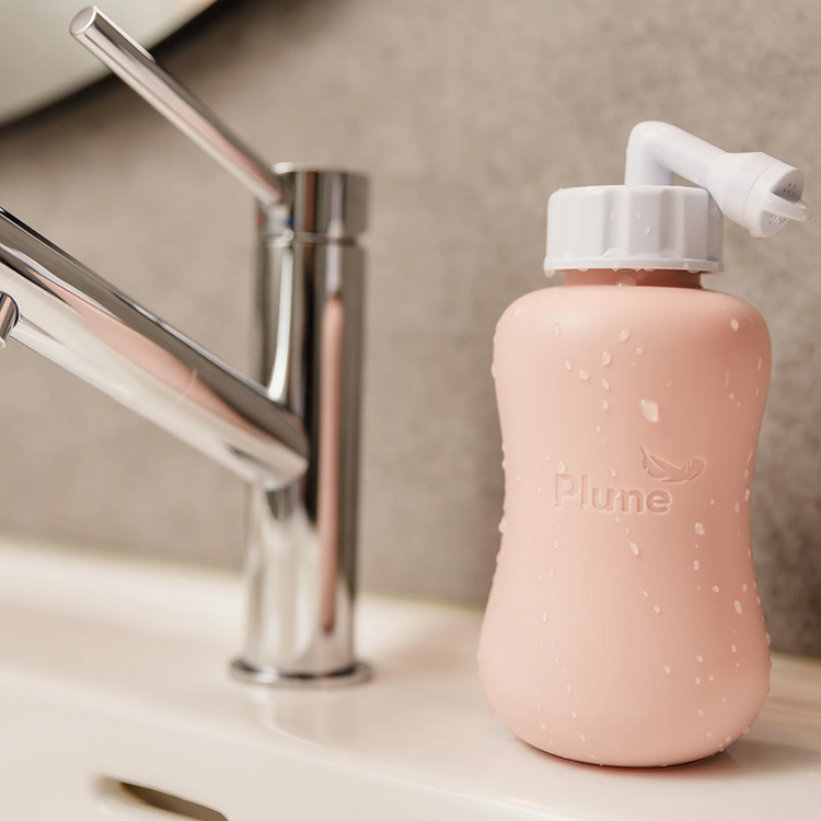 Intiimisuihku, Plume