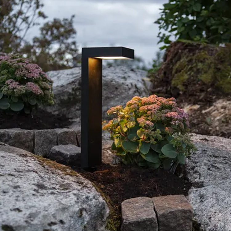 Aurinkokäyttöinen maavalaisin, 38 cm