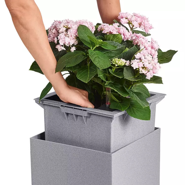 Itsekasteleva ruukku