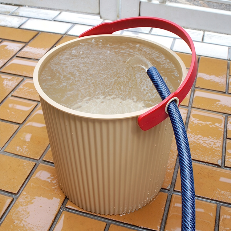 Kannellinen ämpäri 10 l, Omnioutil, beige/punainen