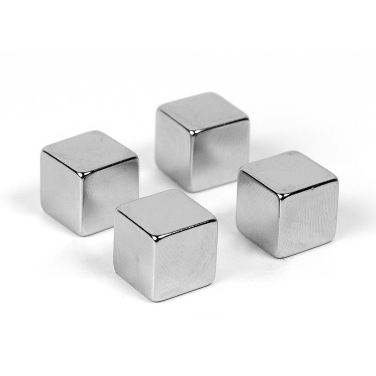 Pieni magneettikuutio 4 kpl, hopea