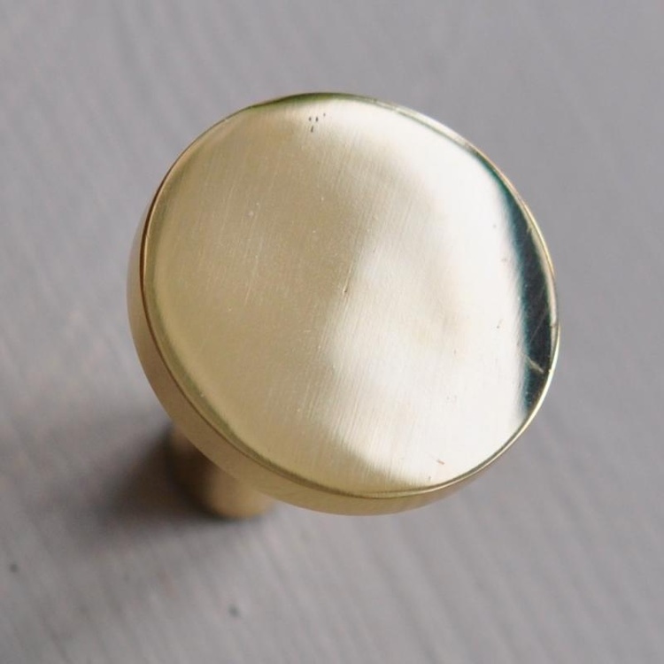 Pyöreä nuppi 3 cm, kiiltävä messinki
