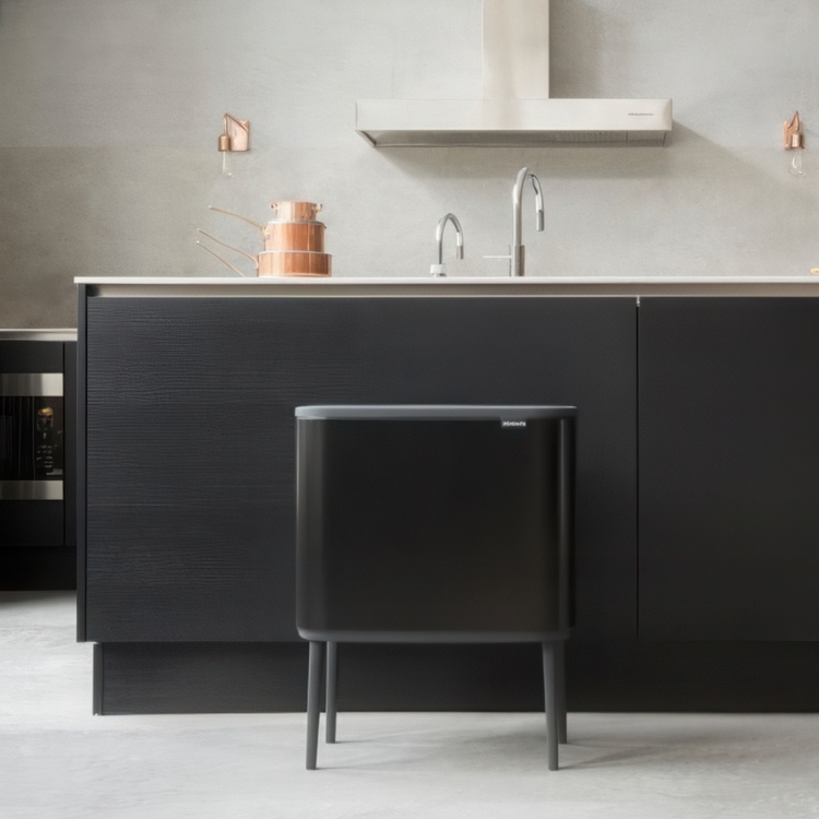 Kierrätysasema jaloilla, 2 lokeroa, Brabantia, musta