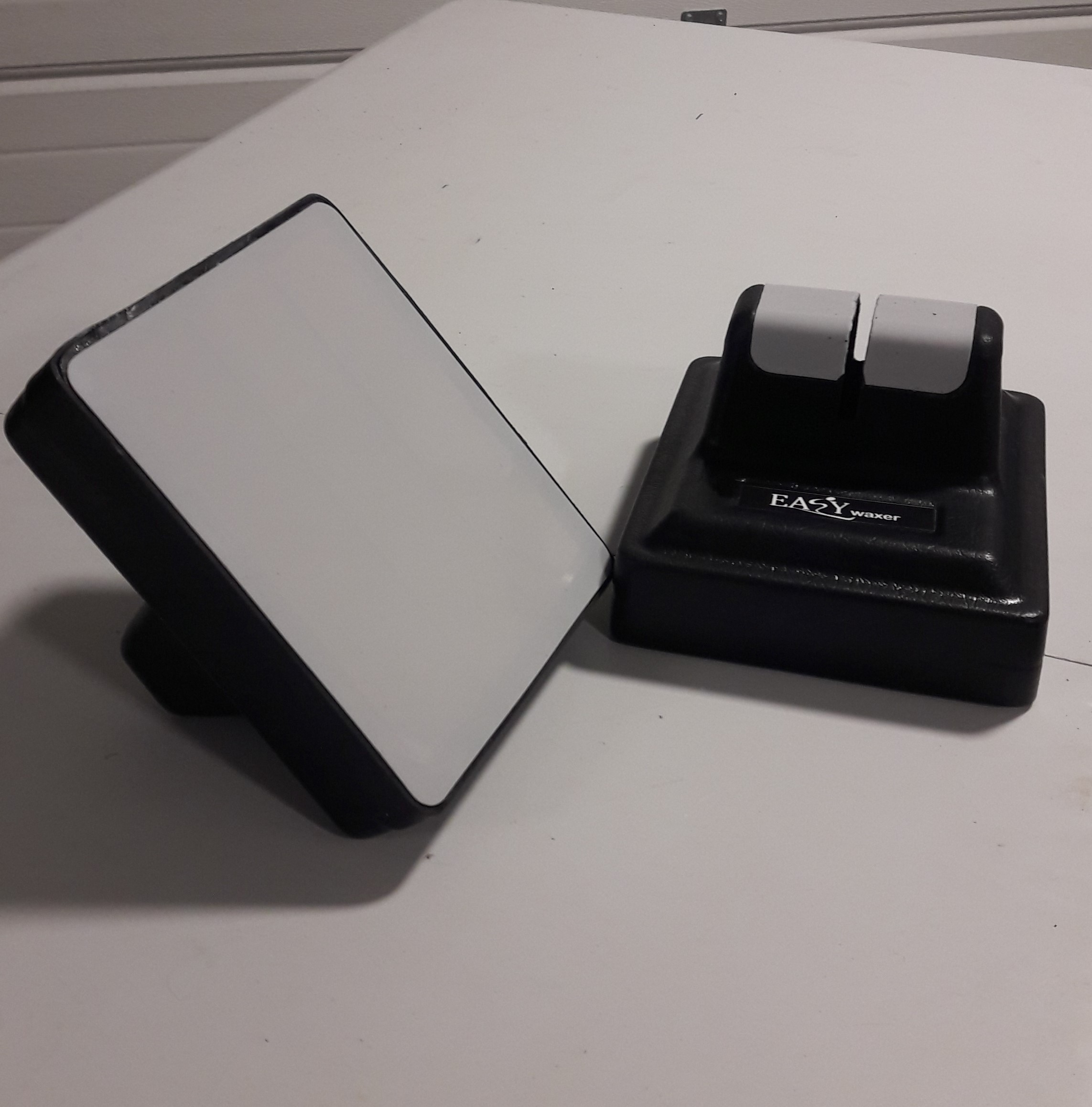 Kannettava vahausteline alppisuksille