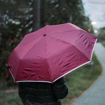 Sateenvarjo heijastavalla reunalla ryhmässä Turvallisuus / Heijastimet @ SmartaSaker.se (12983)