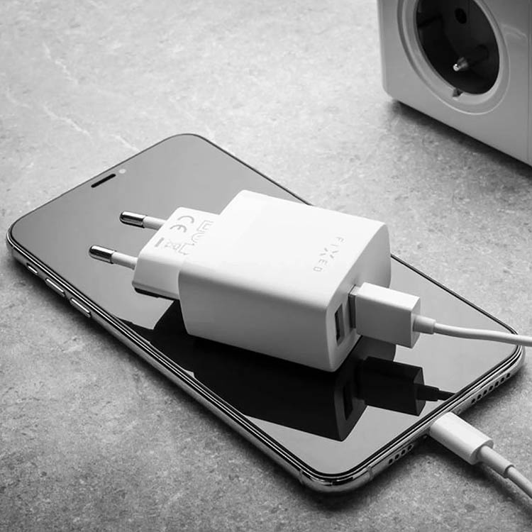 USB-laturi usealla portilla ryhmässä Koti / Elektroniikka / Kaapelit ja sovittimet @ SmartaSaker.se (13657)