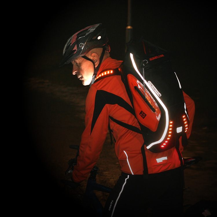 Vedenpitävä reppu valaistuksella, 20 litraa ryhmässä Vapaa-aika / Laukut / Reput @ SmartaSaker.se (12819)