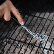 Ruostumattomasta teräksestä valmistettu grilliharja