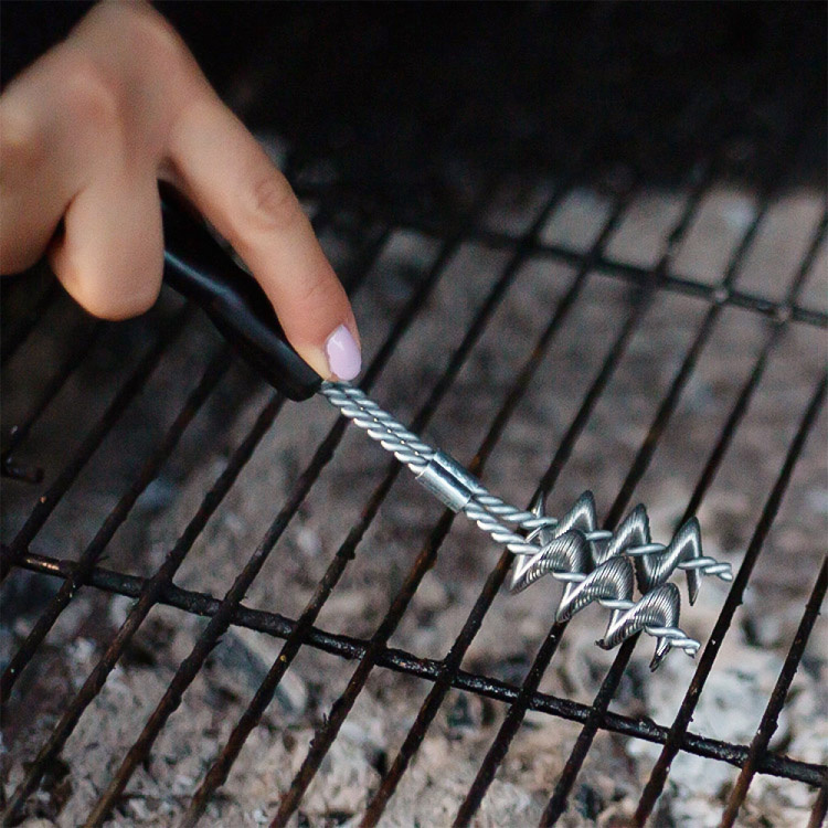 Ruostumattomasta teräksestä valmistettu grilliharja ryhmässä Koti / Grillaustarvikkeet @ SmartaSaker.se (13247)