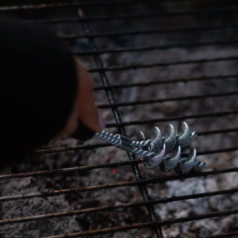 Ruostumattomasta teräksestä valmistettu grilliharja ryhmässä Koti / Grillaustarvikkeet @ SmartaSaker.se (13247)