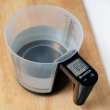 Keittiövaaka mittakannulla Keittiövaaka mittakannulla