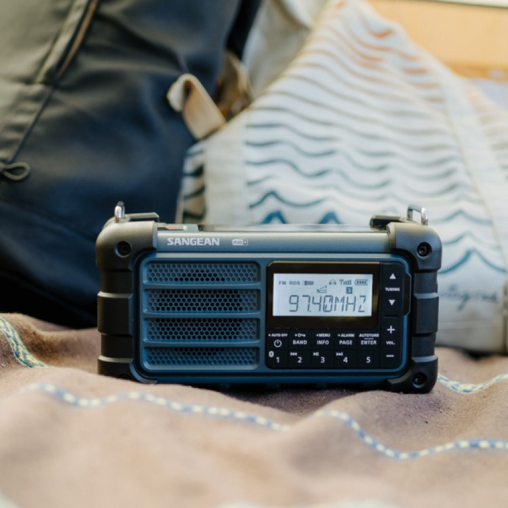 Hätäradio DAB+/FM Pro ryhmässä Koti / Elektroniikka / Kaiuttimet ja kuulokkeet @ SmartaSaker.se (13830)