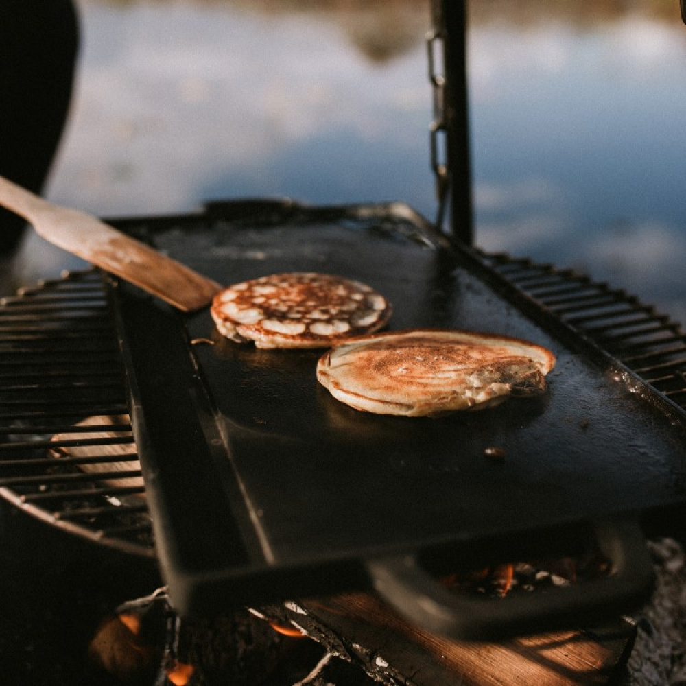 Satake käännettävä valurautainen grilli- ja paistolevy ryhmässä Koti / Grillaustarvikkeet @ SmartaSaker.se (14090)