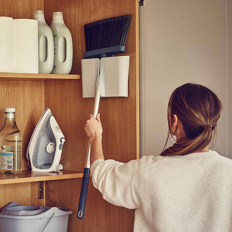 Lattiaharja seinäpidikkeellä ryhmässä Koti / Siivous & kodinhoito @ SmartaSaker.se (14310)