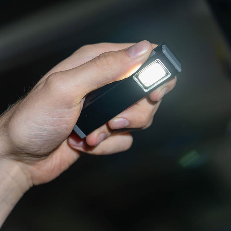 Minilamppu puristimella ryhmässä Vapaa-aika / Ulkoilmaelämä / Ulkoiluvälineet @ SmartaSaker.se (14489)