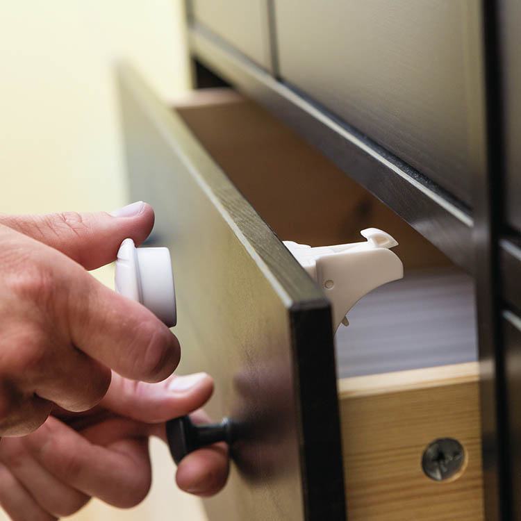 Magneettinen lapsilukko kaappeihin ja laatikoihin ryhmässä Koti / Lasten tavarat @ SmartaSaker.se (14493)