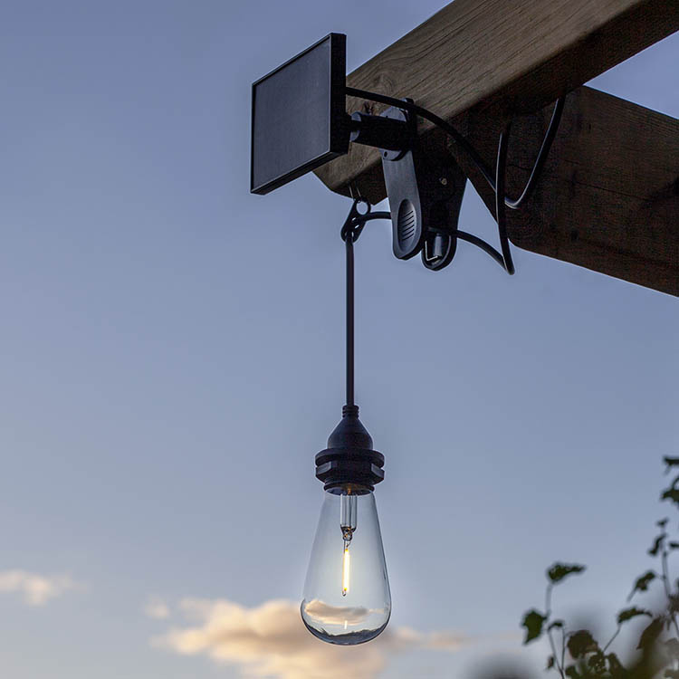 Aurinkoenergialla toimiva riippuvalaisin ryhmässä Valaistus / Ulkovalaistus / Aurinkokennovalaisimet @ SmartaSaker.se (14520)