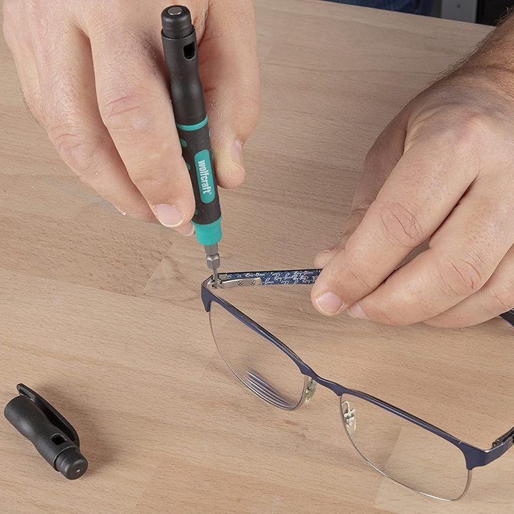 Pienoisruuvimeisseli - 4 eri vaihtopäätä ryhmässä Vapaa-aika / Korjaaminen & rakentelu / Työkalut @ SmartaSaker.se (14557)