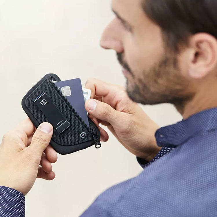 Korttikotelo vyöklipsillä ryhmässä Vapaa-aika / Matkustaminen @ SmartaSaker.se (14724)