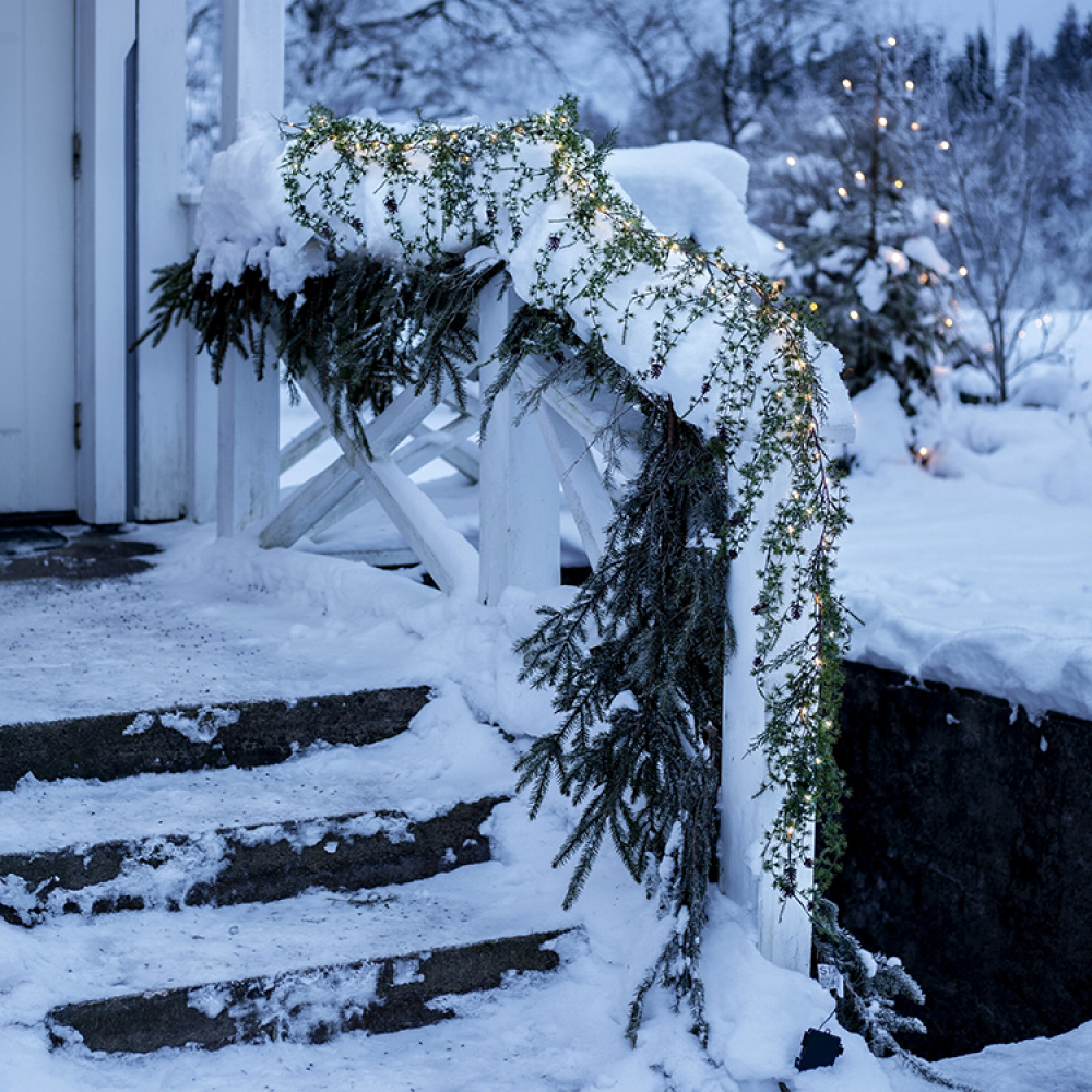 Köynnös riippuvilla havunoksilla ryhmässä Valaistus / Ulkovalaistus @ SmartaSaker.se (14881)