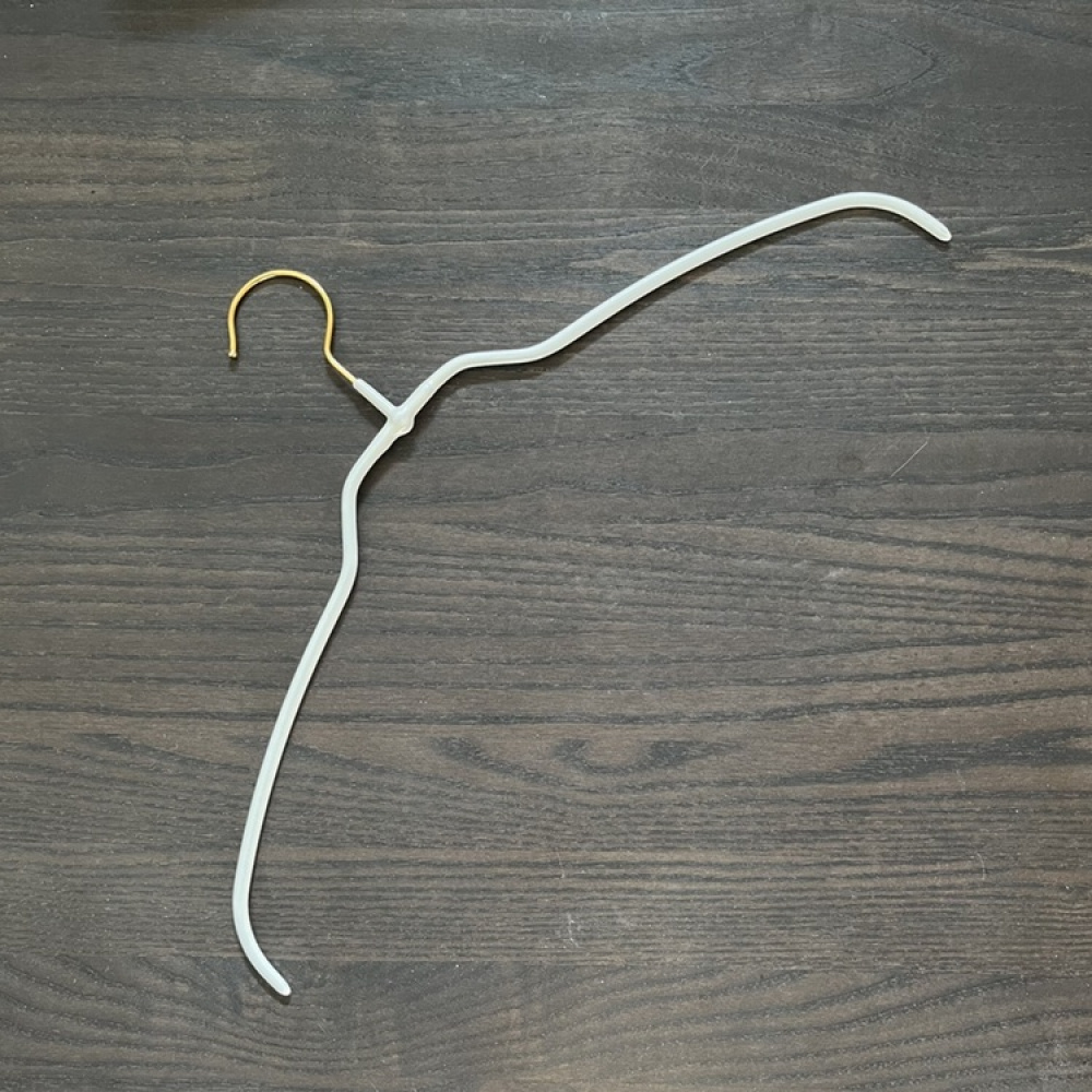 Liukumaton vaateripustin, 42 cm, helmenvalkoinen ryhmässä Säilytys / Vaatekaappivarasto / Vaateripustimet ja henkari @ SmartaSaker.se (40981)