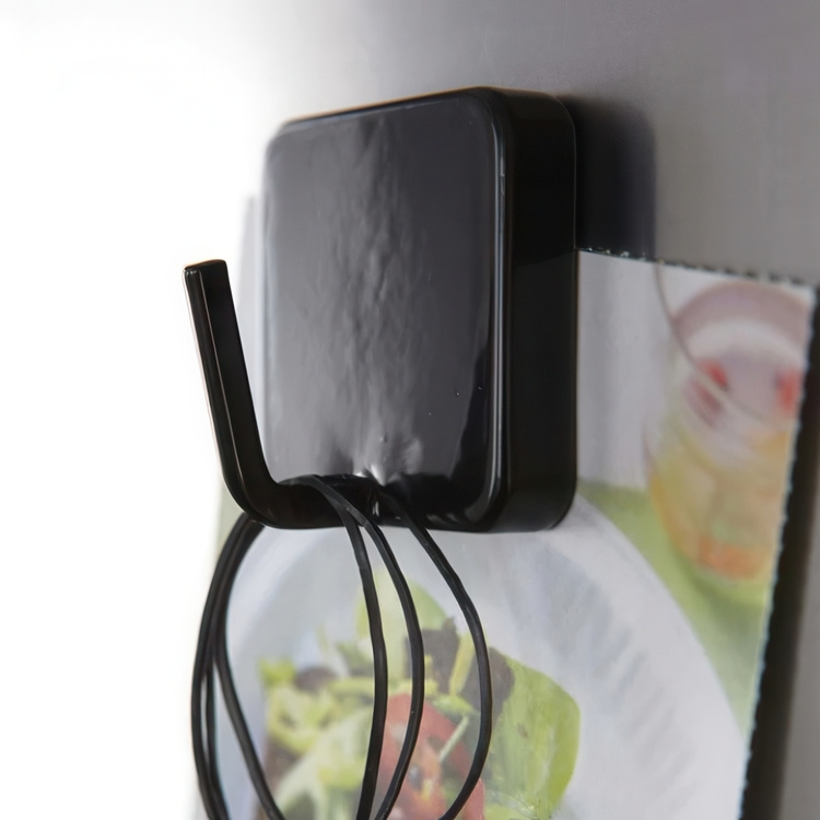 Magneettikoukku, Yamazaki, musta ryhmässä Säilytys / Magnetit ja itsekiinnittyvät / Magnettikoukkuja @ SmartaSaker.se (42057)
