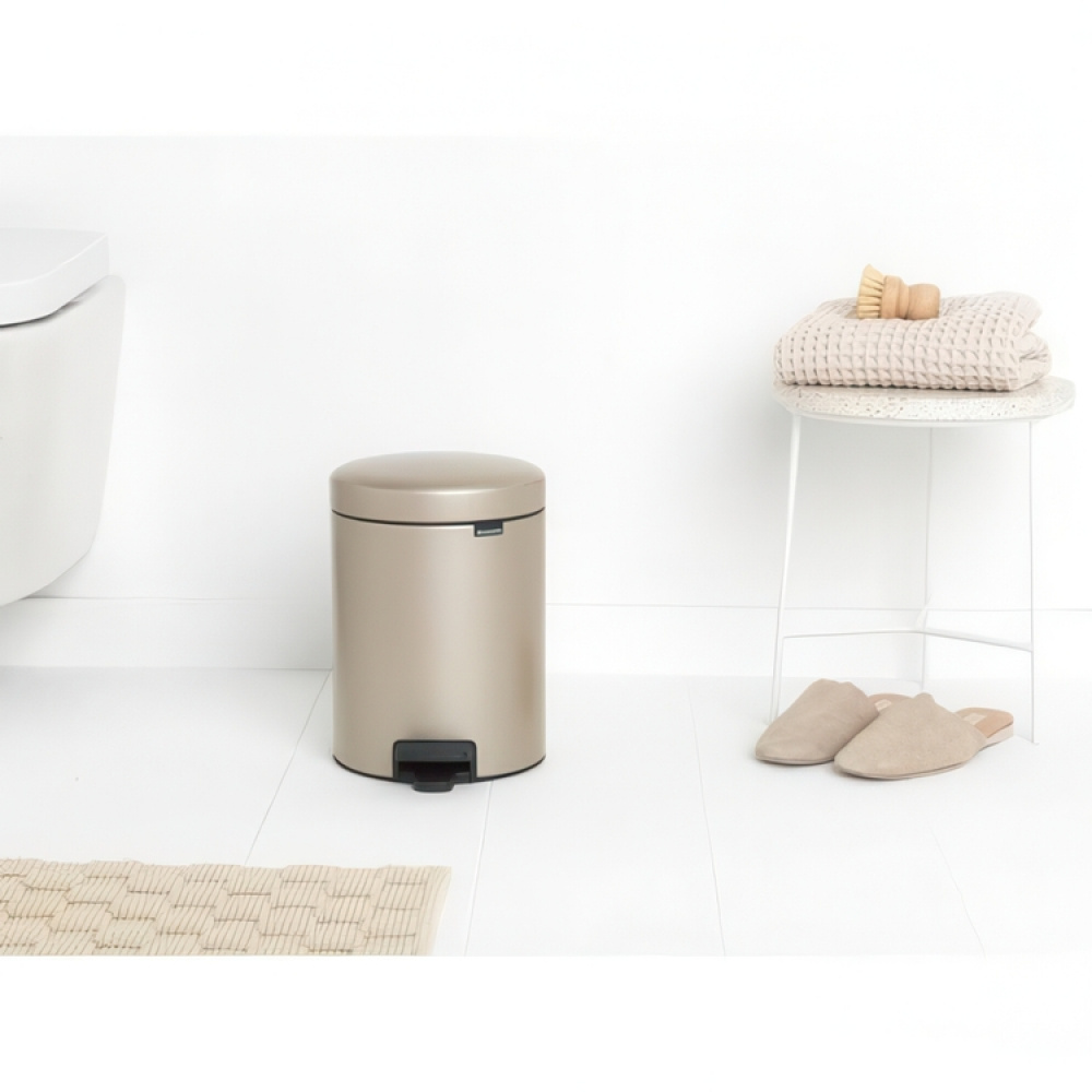 Poljinroska-astia 5L, Brabantia ryhmässä Säilytys / Siivousvarastointi ja jätteiden lajittelu / Jätteiden lajittelu @ SmartaSaker.se (42370)