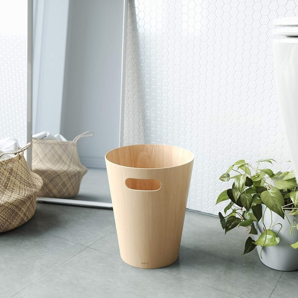 Puinen paperikori 7,5 l, Umbra ryhmässä Säilytys / Kylpyhuoneen säilytys / Roska-astiat @ SmartaSaker.se (42375)